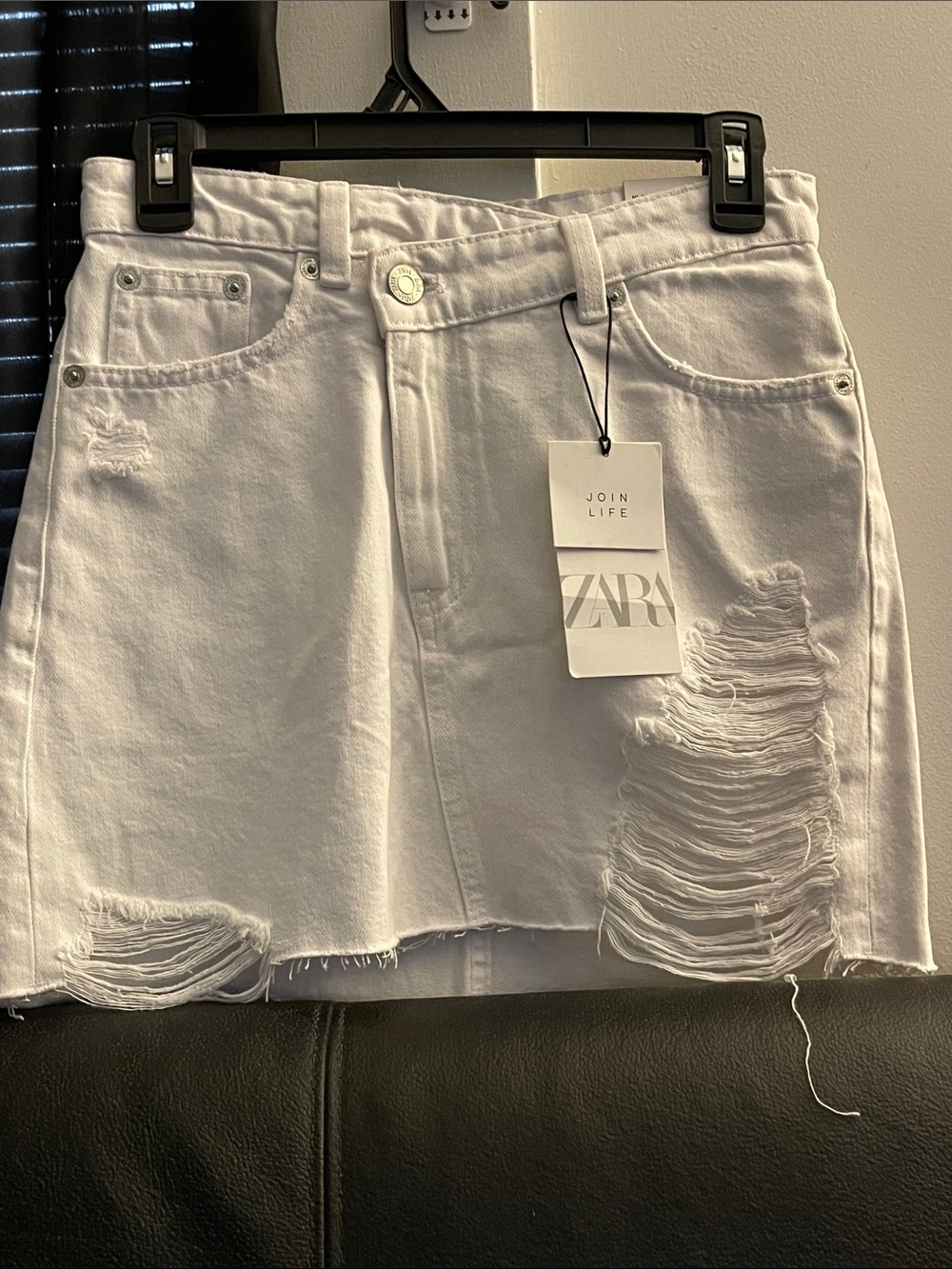 Zara Women’s High Rise White Distressed Denim Mini Skirt Size XS NWT 5252/094